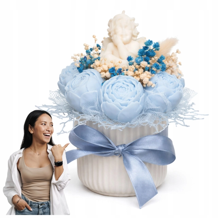 flower-box-flowebox-ze-swiec-sojowych-anioelk-niebieski-prezent-na-pierwsza-komunie-swieta-1.jpg
