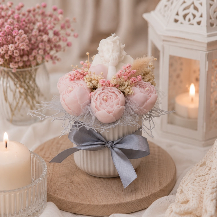flower-box-flowebox-ze-swiec-sojowych-anioelk-rozowy-prezent-na-pierwsza-komunie-swieta.jpg