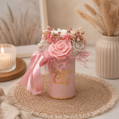 flower-box-ze-swiec-sojowych-rozowy-kocham-cie.jpg